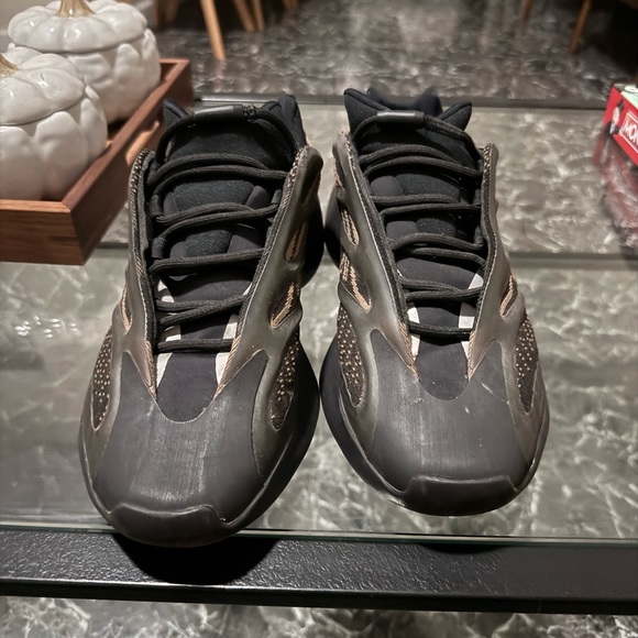 Yeezy Clay brown v3 700